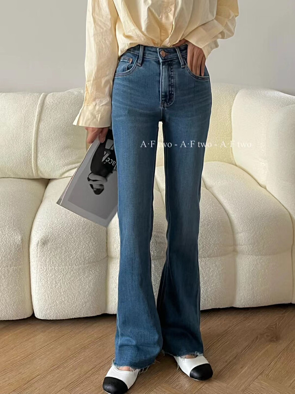 【Strict Selection by Buyers-Dai Jiaer】Korean Micro-Flare Temperament Jeans (Pants Only) 81208# CL