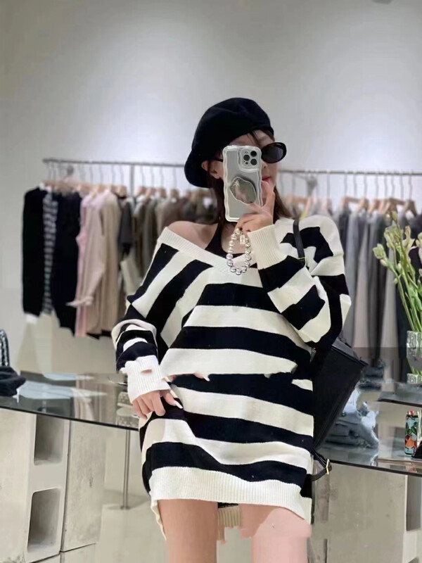 New in autumn! [MI] Korean V-neck striped sweater + halterneck knitted vest suit 1590# PCZ