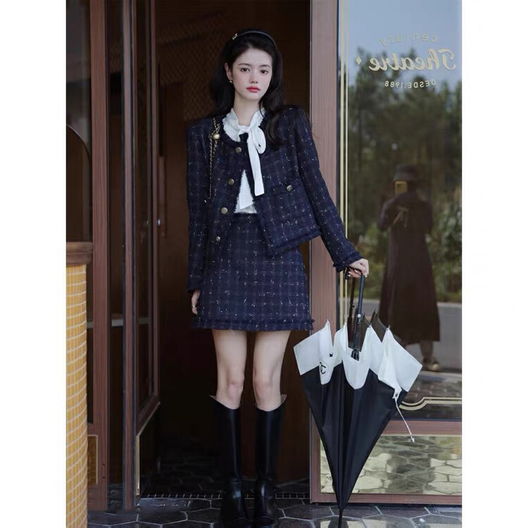 New in autumn! [KIKI STUDIO] Celebrity Xiaoxiang style tassel coat + high waist slim skirt suit 6725# HJY