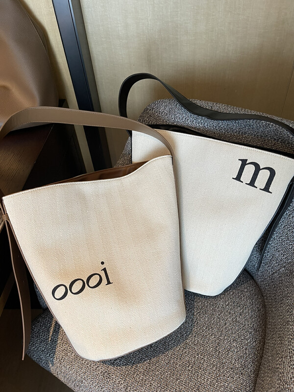 【KISS SISTER】Korean Letter Casual Large Capacity Shoulder Bag 22B6002