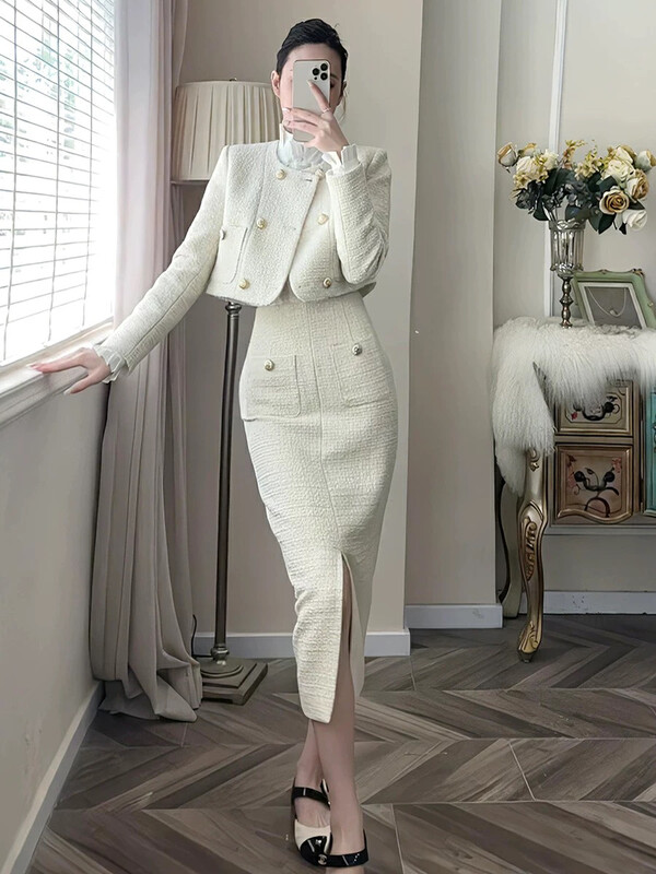 Autumn is new! [KIKI STUDIO] round neck small fragrance short coat + slim skirt two-piece suit 6704# HJY