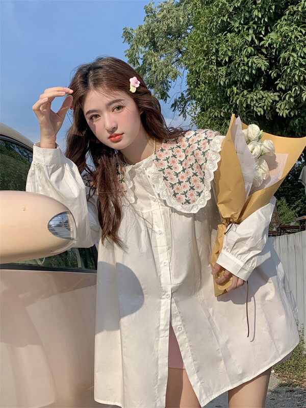New in autumn! [Timely rain] Korean style ins sweet design floral stitching lace doll collar pleated loose shirt B2095# WPL
