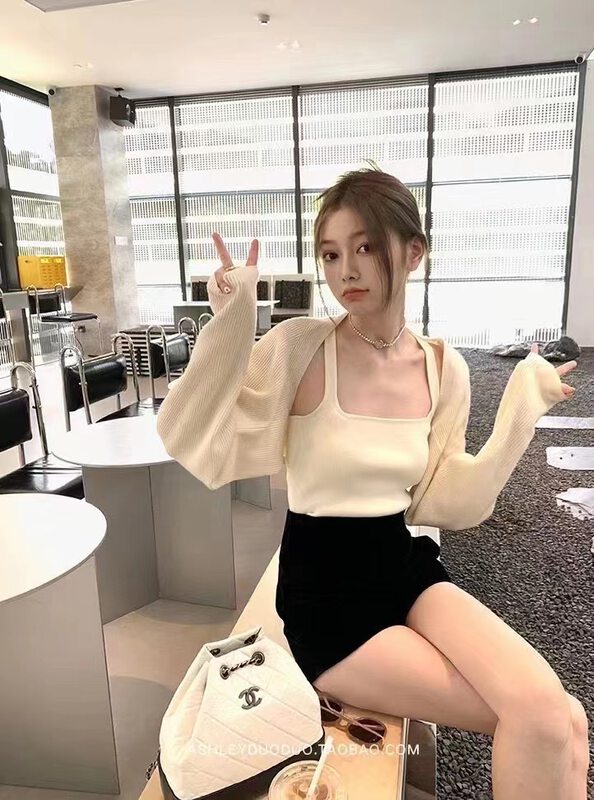 Autumn is new! [Korean C home] Korean style all-match short knitted cardigan + camisole suit 0572# PCZ