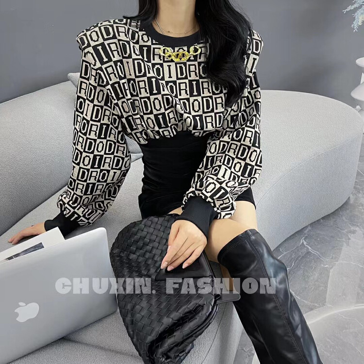 Autumn is new! [C.X original heart] Fashion heavy industry chain letter printing round neck long-sleeved T-shirt -6611# WTT