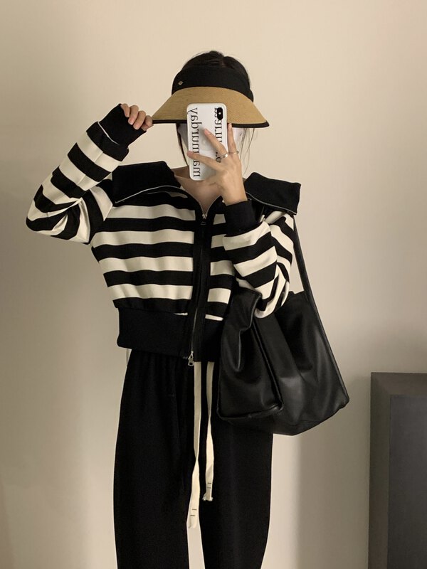 New in autumn!【KAKAJIA】Korean version of navy collar short striped sweater 2690# OZQ