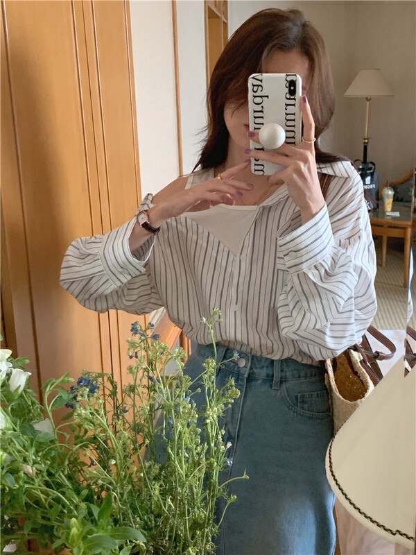 Autumn is new! [Timely rain] Korean style ins retro design sense fake two-piece stitching loose long-sleeved shirt 04295# WPL