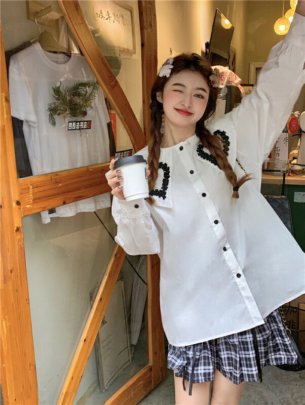 Autumn is new! [Timely rain] Hanfeng ins sweet doll collar heavy industry love beaded flower shirt 24759# WPL
