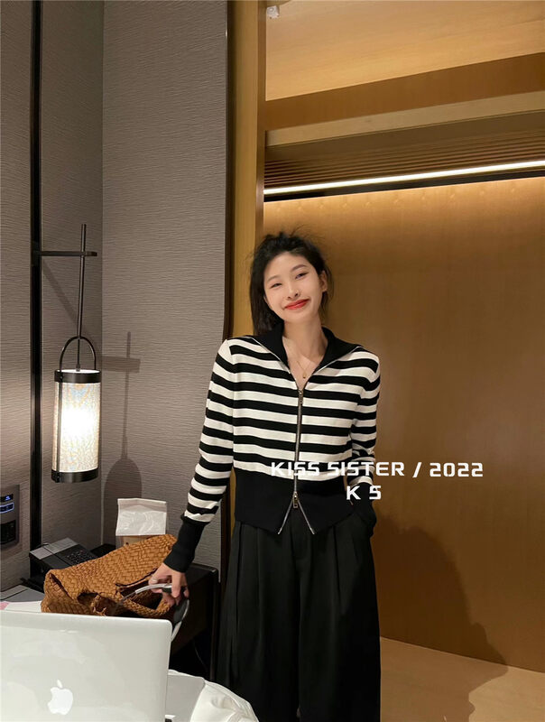 【KISS SISTER】Striped design large lapel zipper knitted cardigan YS1-22M8218