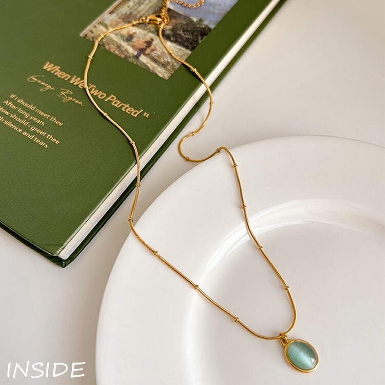 [INSIDE] French high-end retro emerald oval opal titanium steel short necklace (with box random hair) X3499# ZXL
