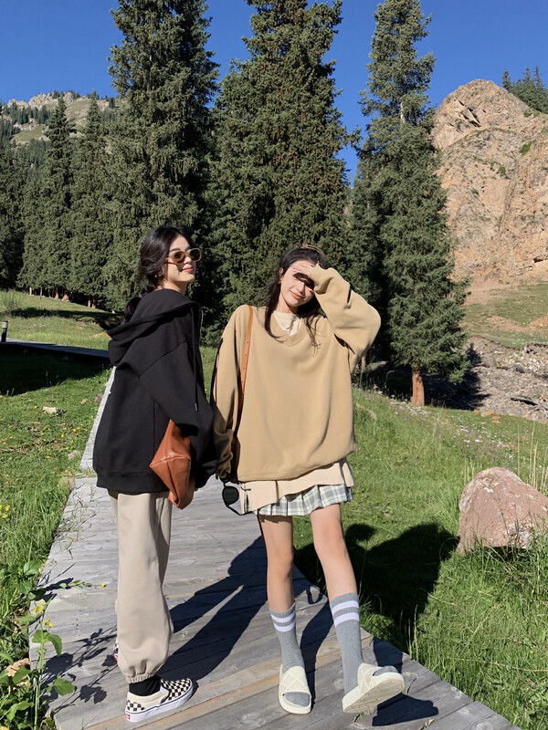 [11AN] Age-reducing v-neck printed loose sweater A6879