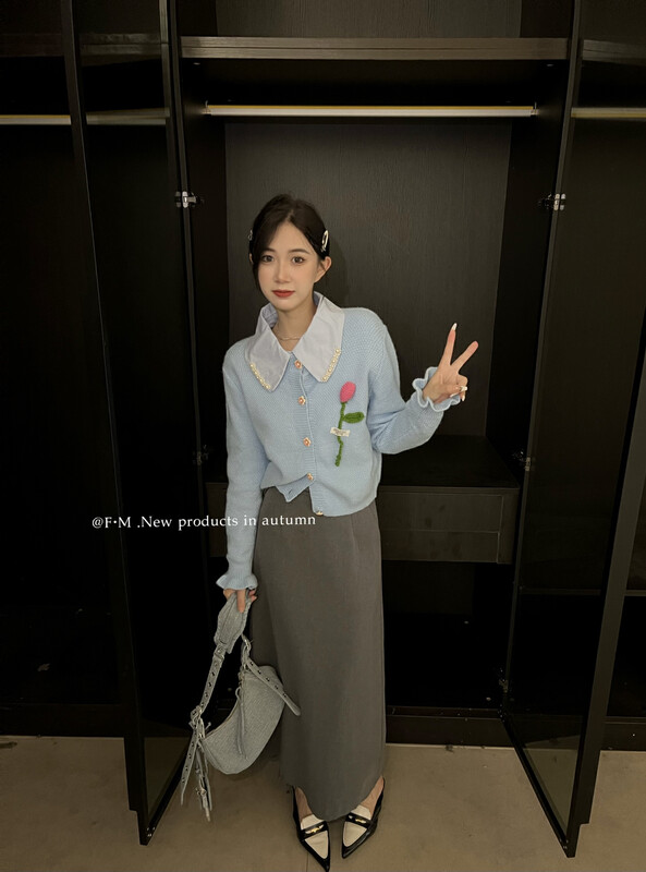 【FEI MAO】Design round neck loose three-dimensional flower top coat sweater Z-3021