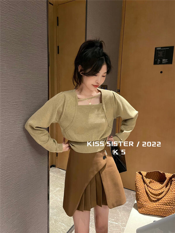【KISS SISTER】Korean Solid Color Square Neck Short Knit Sweater 22M8219