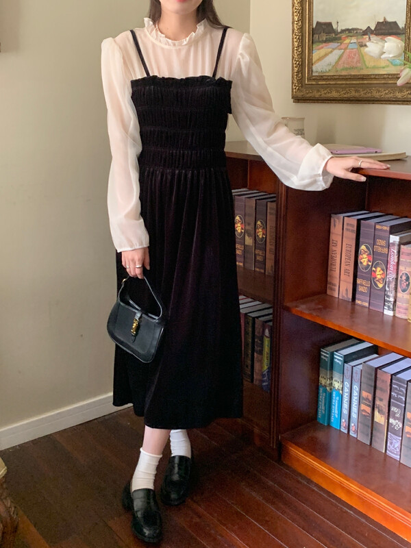 New in autumn! [Timely rain] Korean style ins retro French design contrast color fake two loose and thin velvet dress 44289# WPL