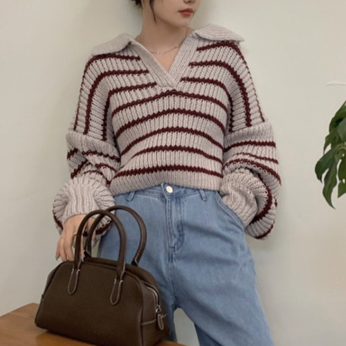 Striped sweater women's design sense niche knitted sweater 2022 new autumn and winter loose outer wear small short top