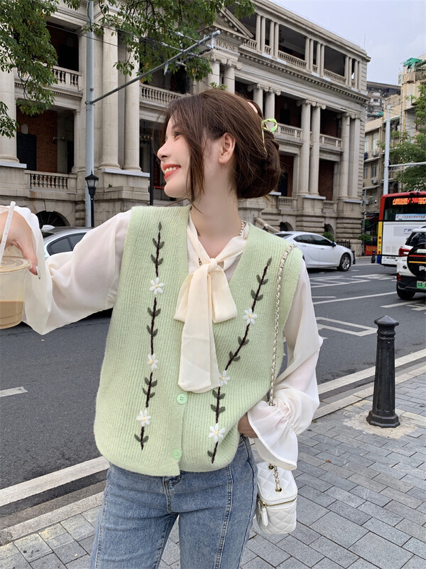 New in autumn! [Timely rain] Hanfeng ins sweet age-reducing embroidered knitted vest + design tied bow shirt suit 44585# WPL