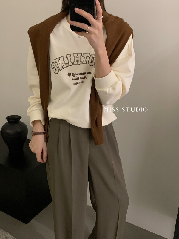 [MISS] Korean alphabet print round neck loose sweater Y8920