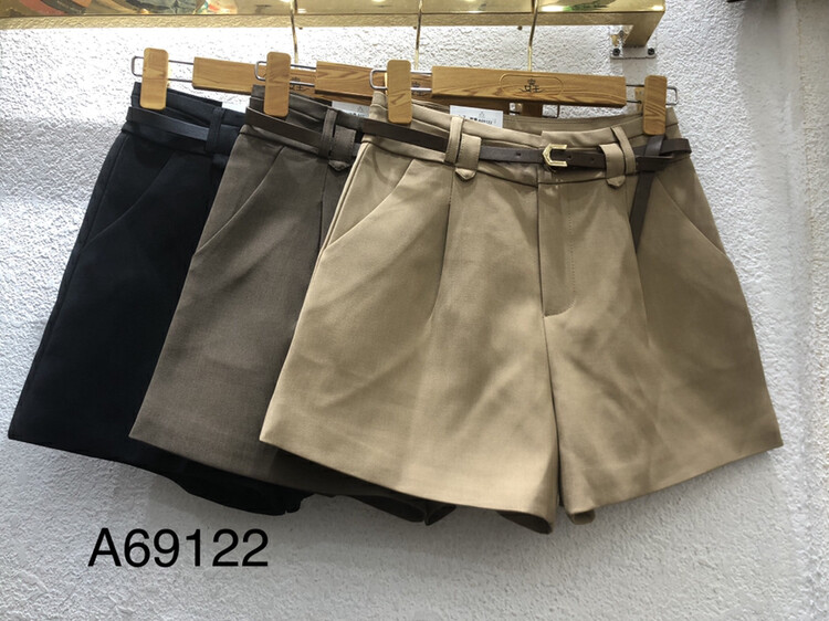 New in autumn! [QUEEN QUEEN] Simple and thin solid color all-match casual shorts (with belt) A69122# OZQ