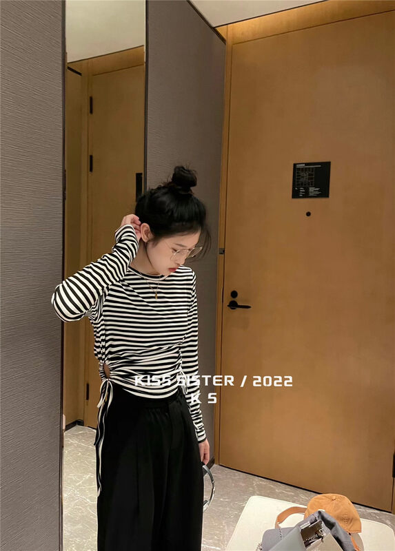 Original price 62.04! [KISS SISTER] Contrast stripe drawstring short sweater 22A9633
