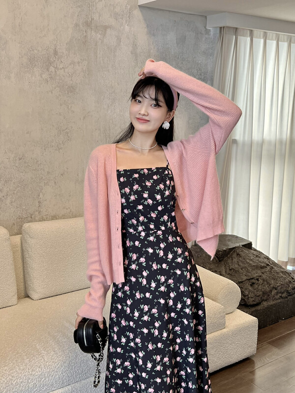 New in early autumn! [YOOMINI] Casual V-neck solid color knitted cardigan Q13642-S# WPL