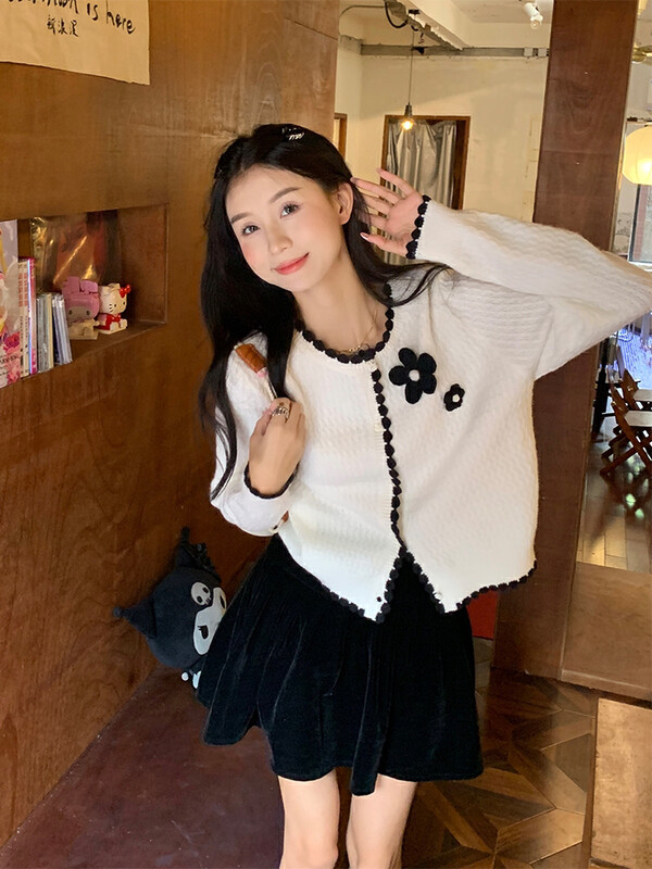New in autumn! [Timely rain] Korean style ins temperament small fragrance style design three-dimensional flower warm sweater (flowers cannot be removed) 0609# WPL