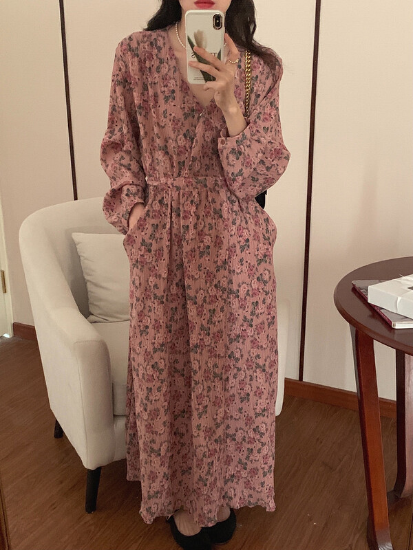 Autumn is new! [Timely rain] Korean style ins retro pastoral style design shows thin v-neck floral mid-length dress 04213# WPL