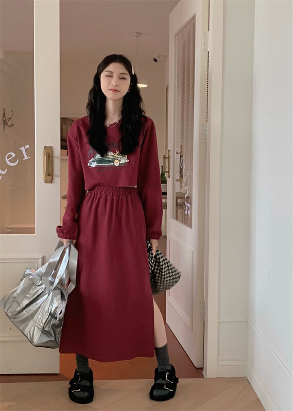 Autumn is new! [Timely rain] Korean style ins retro printed back waist hollow drawstring sweater + slimming skirt suit B2228# WPL