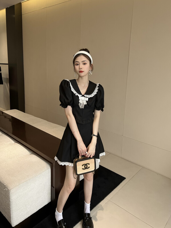 【FEIMAO（YIMAO）】Lace Stitched Shirt + Slim High Waist Skirt Set (with Detachable Accessories) YM-8303# LSL