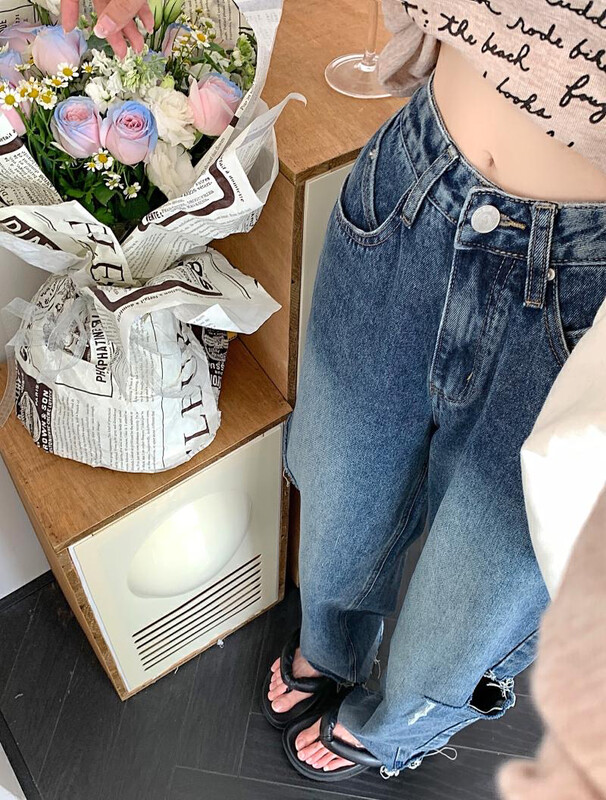 New in autumn! [Timely rain] Korean ins cut loose jeans 44602# WPL