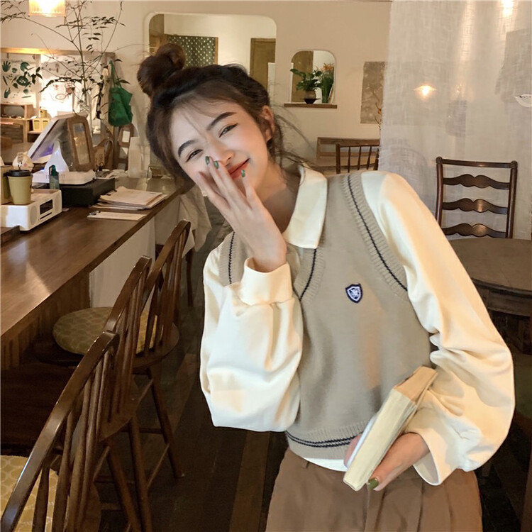 New in early autumn! [Timely rain] Hanfeng ins retro design sense v-neck vest (only for vest) A530# WPL