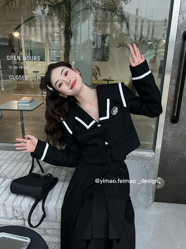 [FEI MAO] Autumn new color-blocking navy collar temperament fashion long-sleeved short jacket suit (with detachable brooch) Z-8538