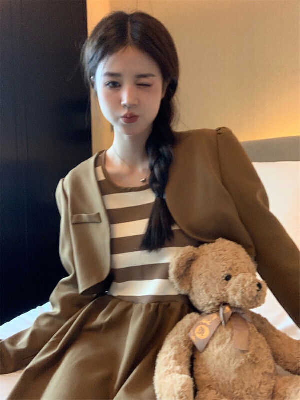 Autumn is new! [Timely rain] Retro temperament short suit jacket + striped stitching dress suit C2097# WPL
