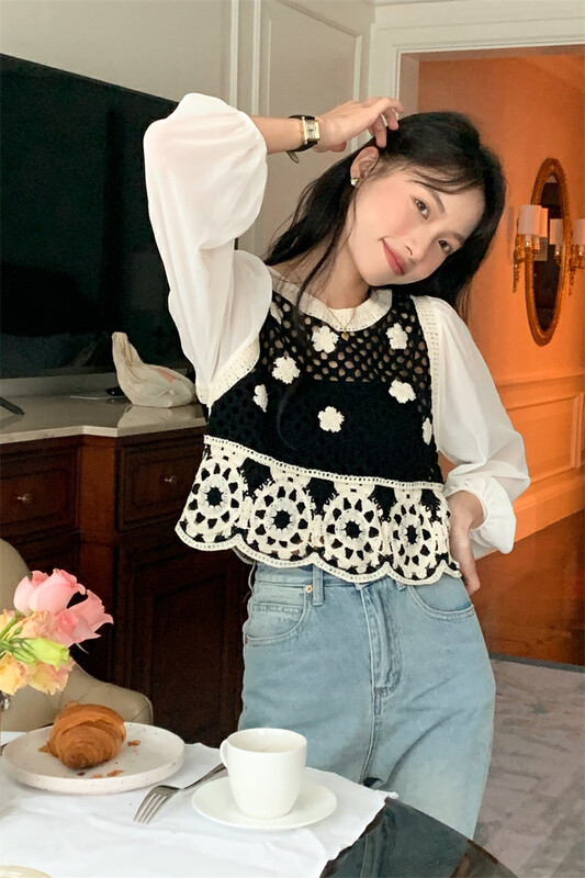 New in autumn! [Timely rain] Korean ins retro niche heavy industry flower hollow stitching sleeve knitted sweater A7289# WPL