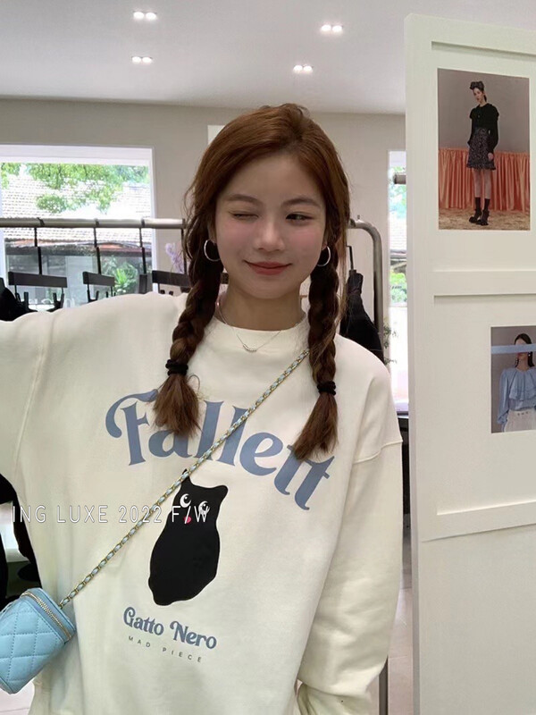 Original price 66.55! [ING] Korean youth black cat round neck cotton sweater 9266