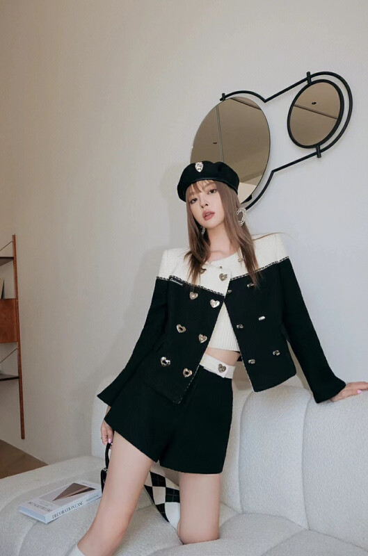 [ALALA EMELIA] Niche high-definition small fragrance style color matching heavy industry coat shorts suit T2352