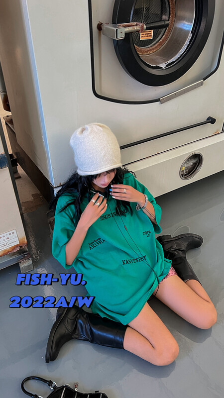 [FISH YU] American street English small letters three-dimensional embroidery thickened frosted short sleeved T-shirt 22390 # CQW