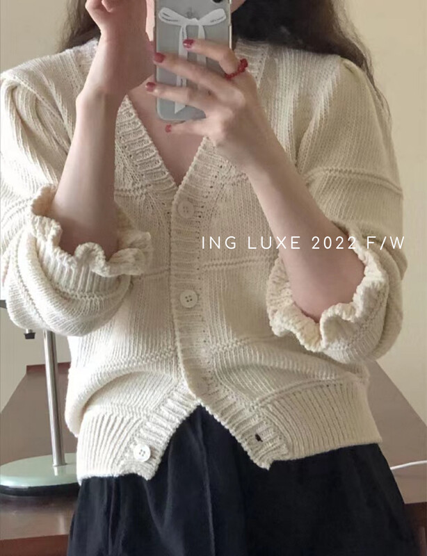 【ING】Korean style flower bud V-neck plush sweater w3717