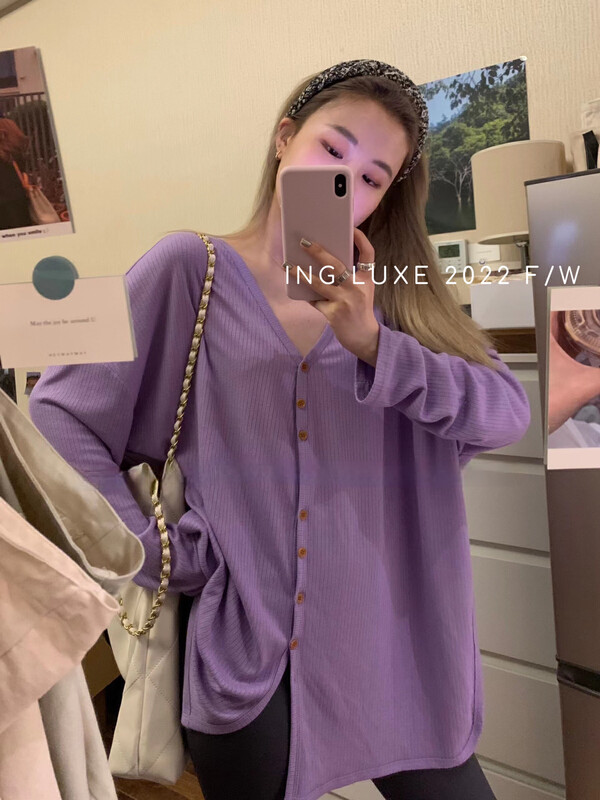 【ING】Loose pit stripe V-neck lazy knitted sweater 9305