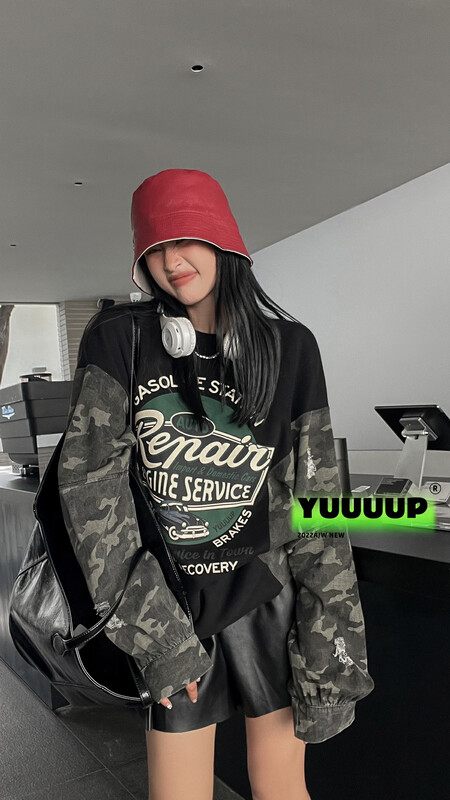 [FISH YU] American retro alphabet print stitching camouflage sweater sweater 622572