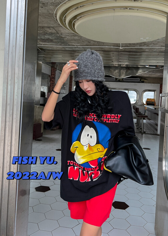 【FISH YU】Cartoon flat-billed duck digital color drawing printing thickened brushed short-sleeved T-shirt 22523