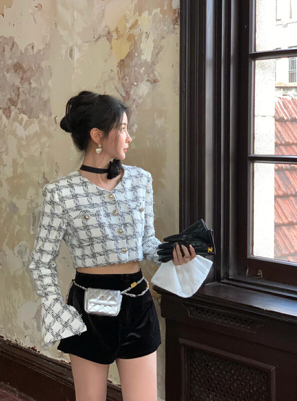 [ALLA EMELIA] Niche Haute Couture Plaid Small Fragrance Trumpet Sleeve Design Short Short Jacket S2200