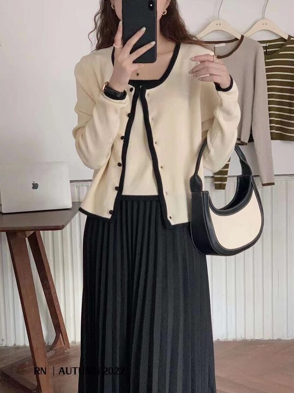 New in early autumn! [R N] slim single-breasted knitted cardigan + camisole striped vest suit 81838# L