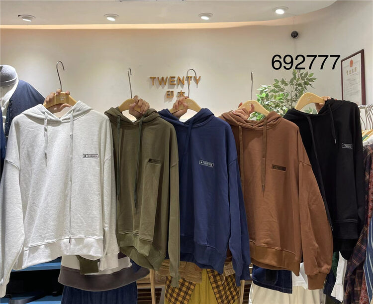New in autumn! [TWENTY printed wood] hooded pullover comfortable sweater 692777# L