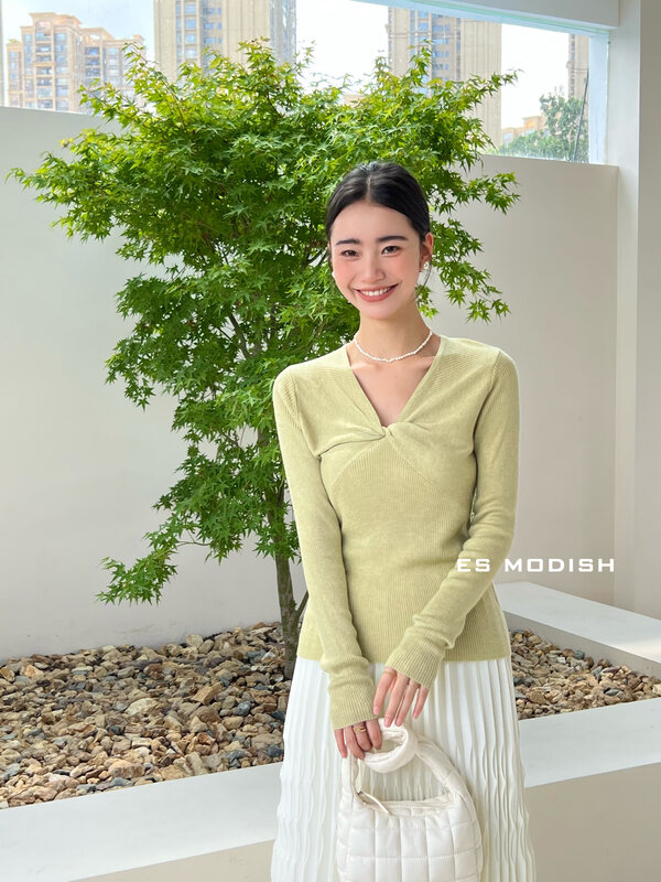 Autumn is new!【ES MODISH】Twisted V-neck all-match warm sweater YS1-BL1867# CQW