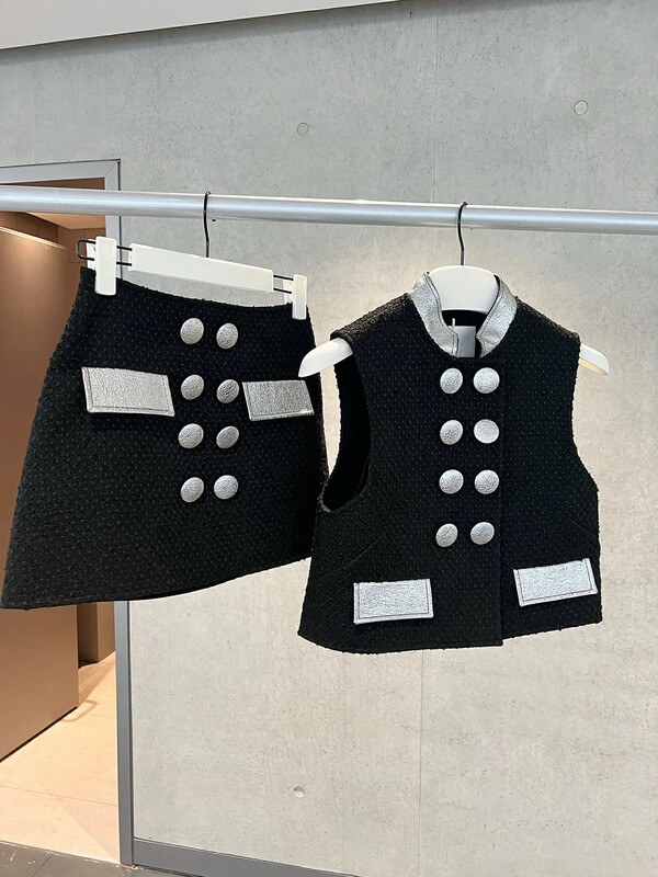 [ALALA EMELIA] Niche high-definition style contrast color silver button design sleeveless skirt suit T2116A
