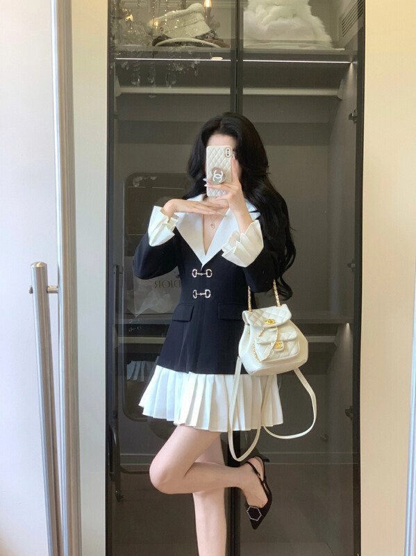 [ALLA EMELIA] Niche haute couture court style suit with trumpet sleeves stitching heavy industry dress L2022A
