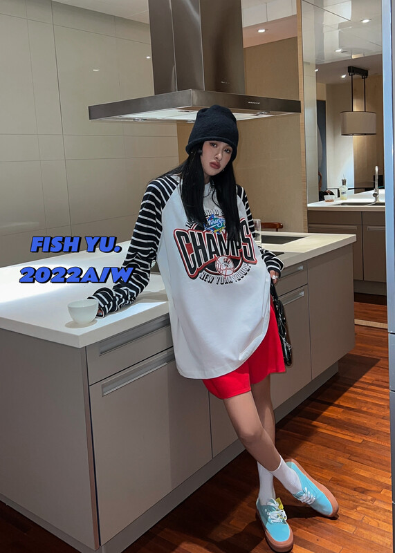 [FISH YU] American retro flocking foam printing striped stitching raglan sleeve long-sleeved T-shirt 22398