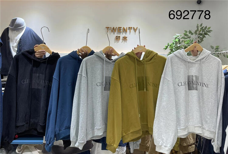 New in autumn! [TWENTY printed wood] hooded comfortable all-match sweater 692778# L
