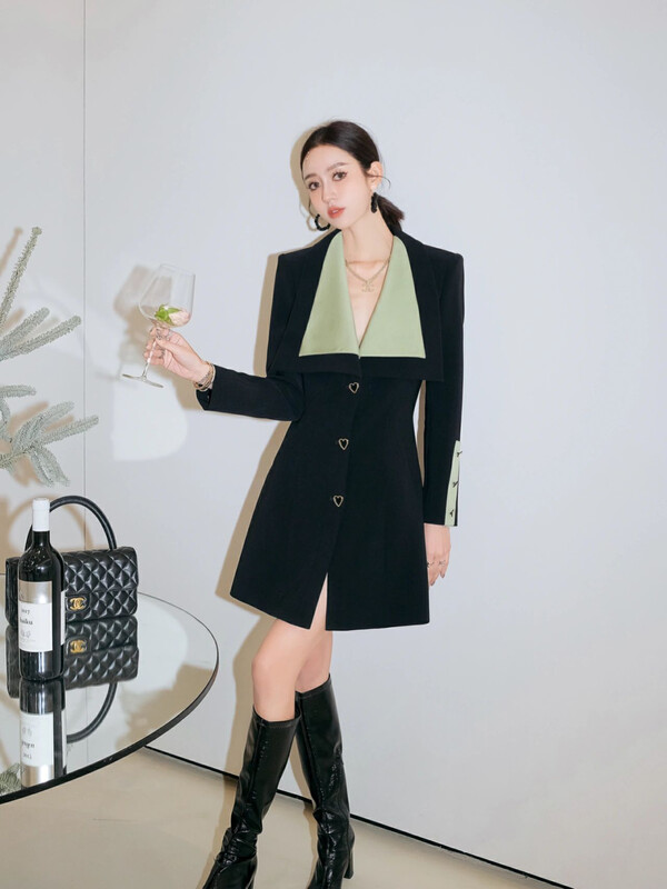 [ALALA EMELIA] Niche Design Haute Couture Series Black and Green Large Lapel Slim Dress L2065