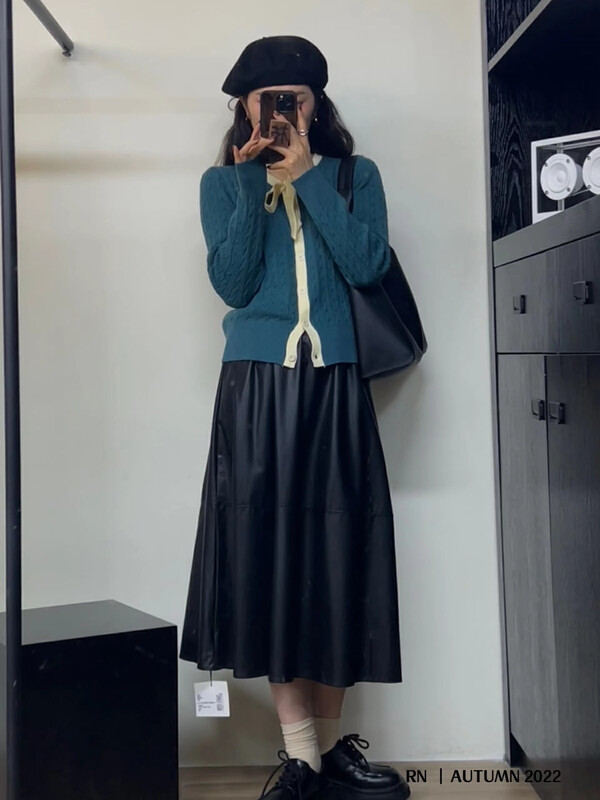Autumn is new! [R N] Korean style temperament short bow tie thin warm sweater 82983# L