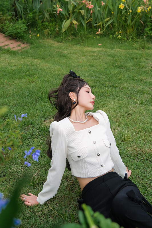 [ALALA EMELIA] Niche Haute Couture White Series Versatile Right Angle Shoulder Short Solid Color Top Shirt S2125A